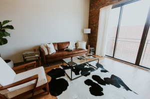 4 astuces simples pour associer des meubles differents avec style