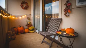Optimisez votre balcon pour un automne chaleureux et fonctionnel