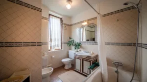 Quelles solutions pour apporter de la chaleur dans une salle de bain carrelée ?